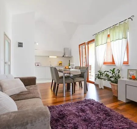 Varga Apartment *