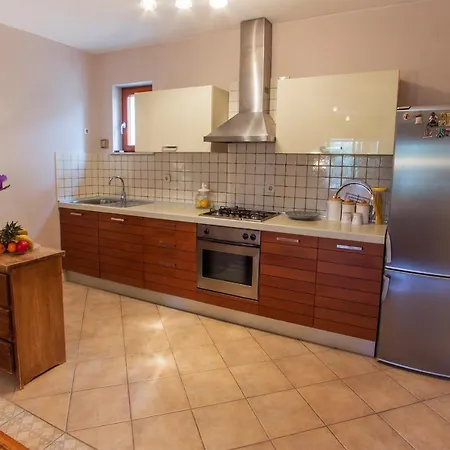 Varga דירה זאדאר