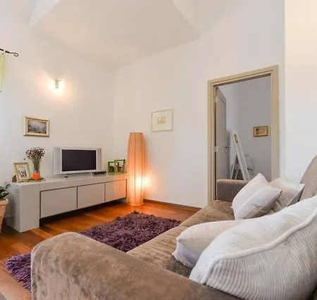 Varga Apartment *