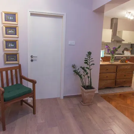 Varga Apartment *
